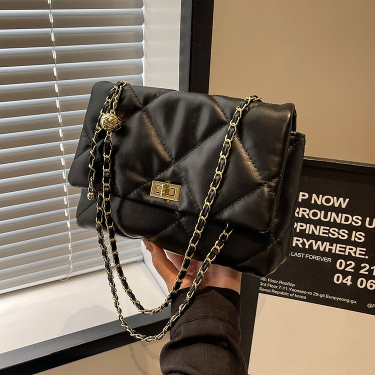 Niche design fashion chain bag for women 2024 new autumn and winter trendy crossbody bag design texture single shoulder small square bag