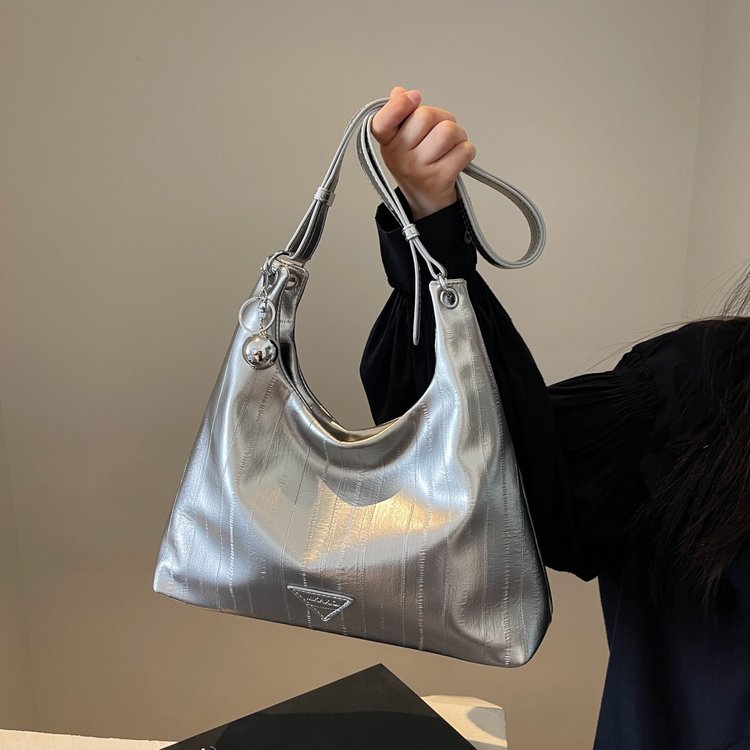 Korean style simple tote bag, high-end large-capacity armpit bag, women's bag 2024 new simple shoulder armpit bag