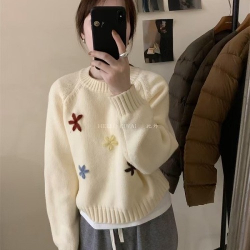 Autumn and winter new Korean style gentle and sweet style hand-crocheted flowers super nice pullover sweater for women warm knitted sweater