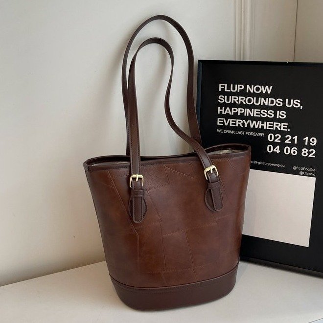 Autumn and winter retro armpit bag for women 2024 new large capacity fashionable shoulder crossbody bag texture versatile bucket bag
