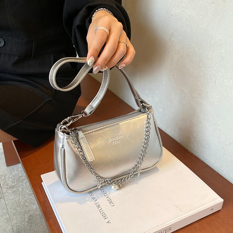 High-end crossbody bag for women, summer new style, popular and versatile one-shoulder underarm bag, fashionable and simple handheld small square bag
