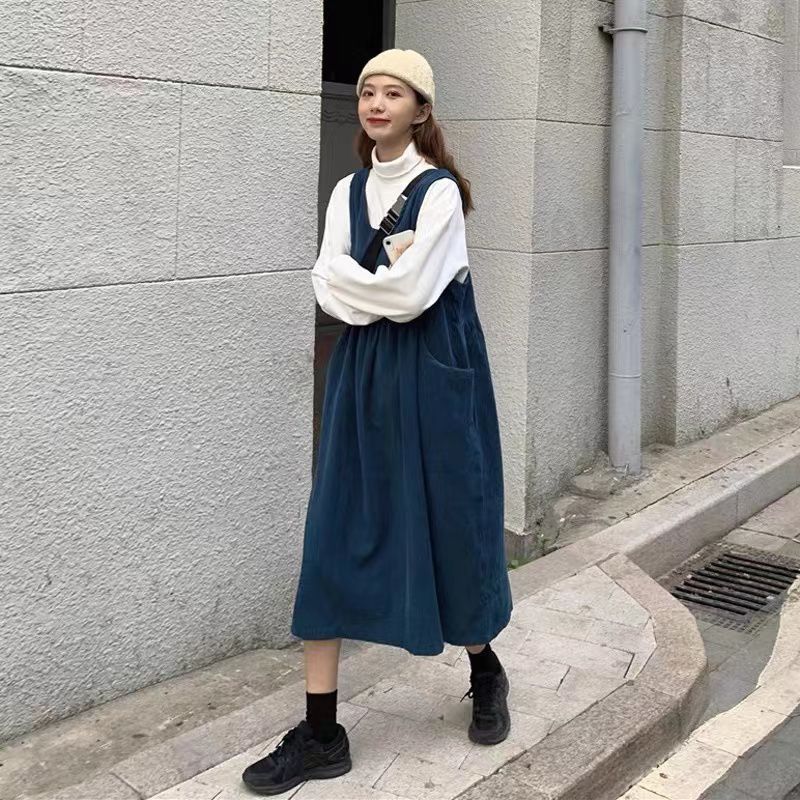 Autumn 2022 new retro French corduroy age-reducing loose high-waisted mid-length suspender dress for women