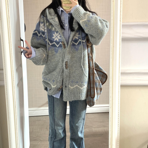 Fair Isle Sweater Jacket Women's Autumn and Winter New Soft Waxy Casual Versatile Horn Button Retro Loose Knitted Cardigan Trendy