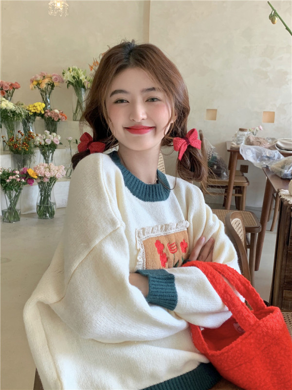 New Korean style sweet age-reducing design flower embroidered fungus contrasting thickened knitted sweater