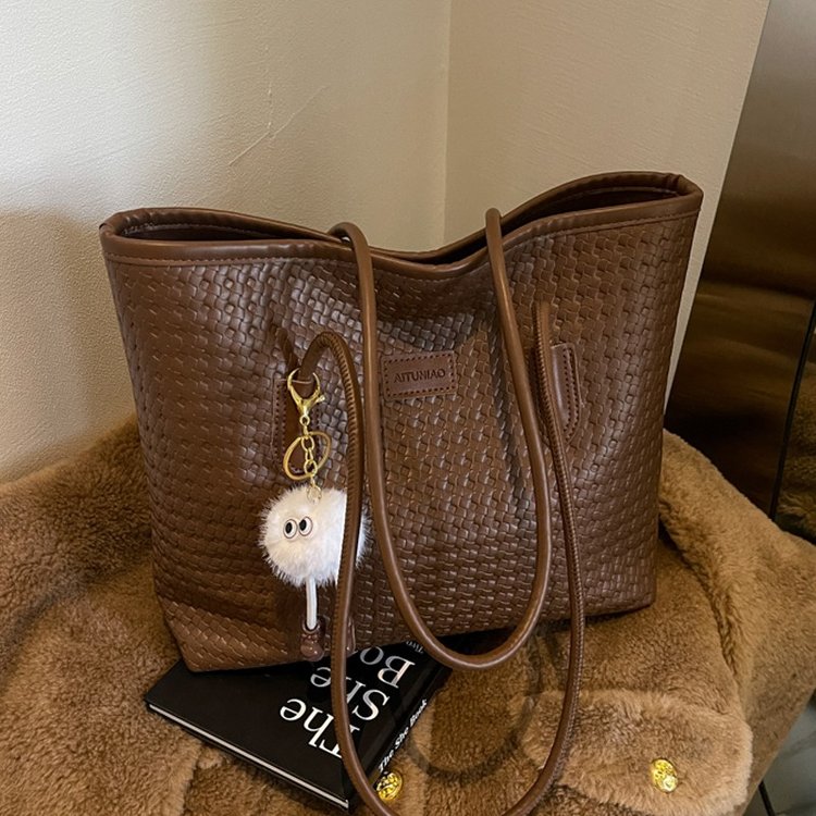 Niche large capacity bag women's bag 2024 new casual shoulder bag retro college student class commuting tote bag