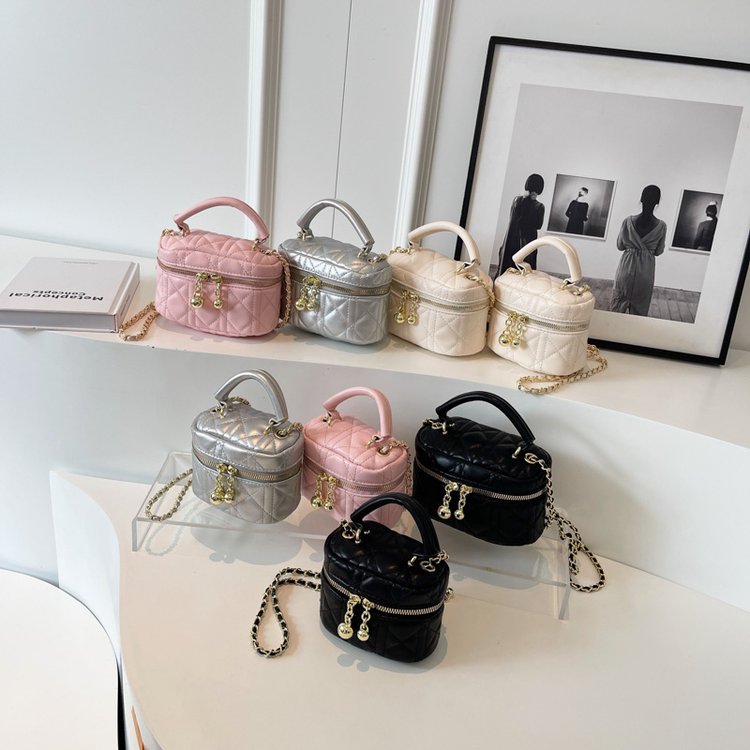 2024 fashionable mini rhombus chain bag, versatile glossy casual portable shoulder crossbody small bag for women