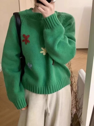 Autumn and winter new Korean style gentle and sweet style hand-crocheted flowers super nice pullover sweater for women warm knitted sweater