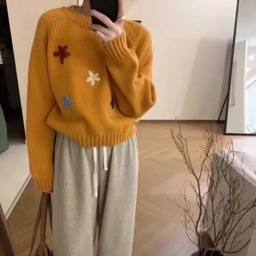Autumn and winter new Korean style gentle and sweet style hand-crocheted flowers super nice pullover sweater for women warm knitted sweater