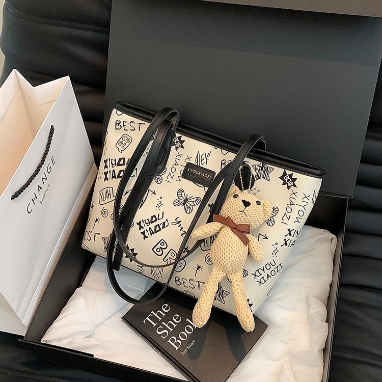Tote bag women's large-capacity shoulder bag high-end large bag 2024 new fashion niche graffiti class commuter bag