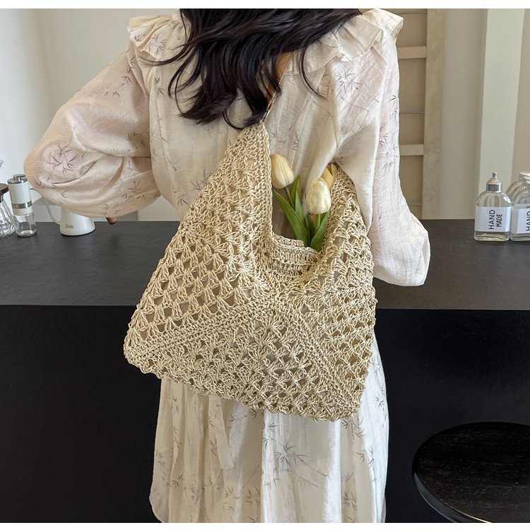 Fashionable hollow straw bag for summer travel and shopping, versatile straw bag for commuting, versatile woven belt armpit bag