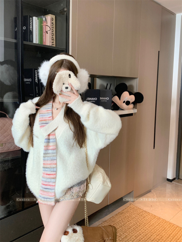 Scarf splicing design knitted sweater for women V-neck imitation mink velvet sweet sweater