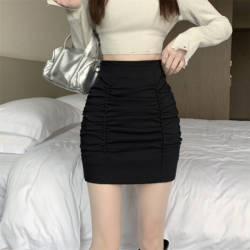 Hot girl style black short skirt for women covering the crotch, high waist, slimming, irregular pleated skirt, hip-covering skirt