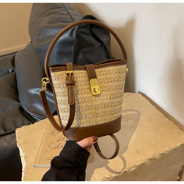 2024 New Women's Bag Woven Straw Bag Niche Design Crossbody Bag Summer Versatile Feeling Portable Beach Bucket Bag