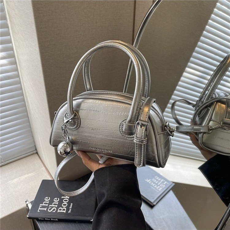 Cross-border underarm fashion bag for women 2024 summer new Korean version high-end simple handheld small square bag trendy cross-body bag