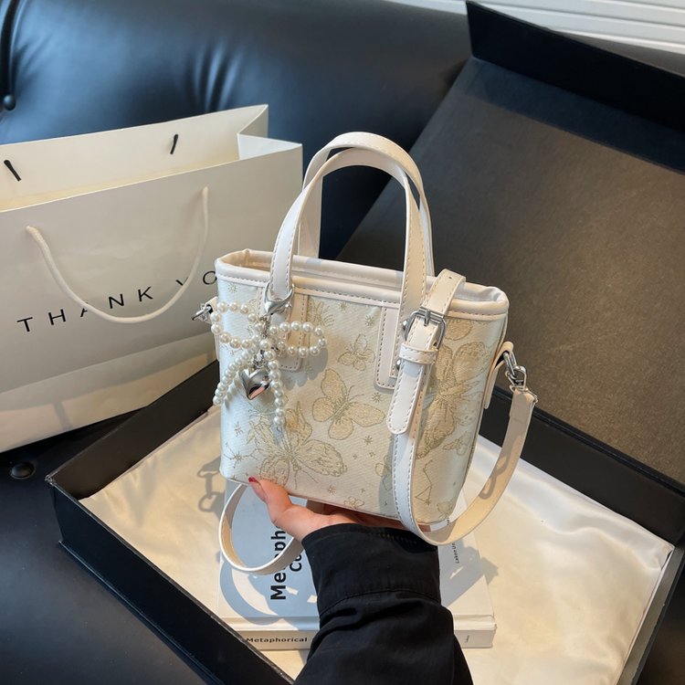 Super popular niche embroidered butterfly bag for women 2024 new trendy popular versatile crossbody bag multi-pocket handbag