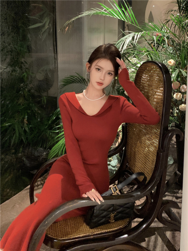 Hong Kong style retro V-neck long-sleeved knitted dress high-waisted slim mid-length hip skirt for women winter