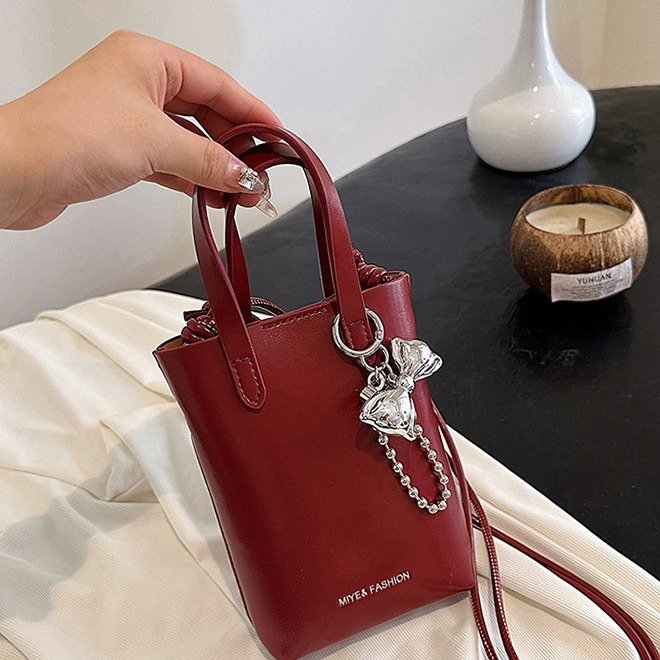Versatile portable small bag for women 2024 new fashion simple mobile phone bag foreign style high-quality texture single shoulder crossbody bag