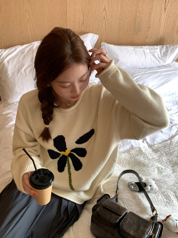 Contrast color flower sweater early autumn interesting design jacquard pullover sweater for women autumn and winter Korean style loose and lazy style