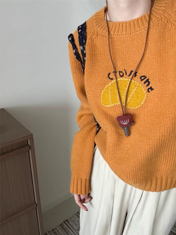 2024 women's autumn and winter new style lazy style sweater high-end loose retro pullover Maillard v-neck sweater
