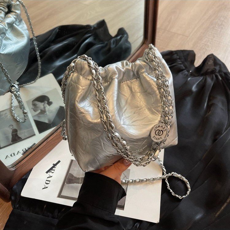 2024 new bags for women, niche light luxury pleated cloud bag, chain crossbody bag, fashionable and versatile shoulder bucket bag