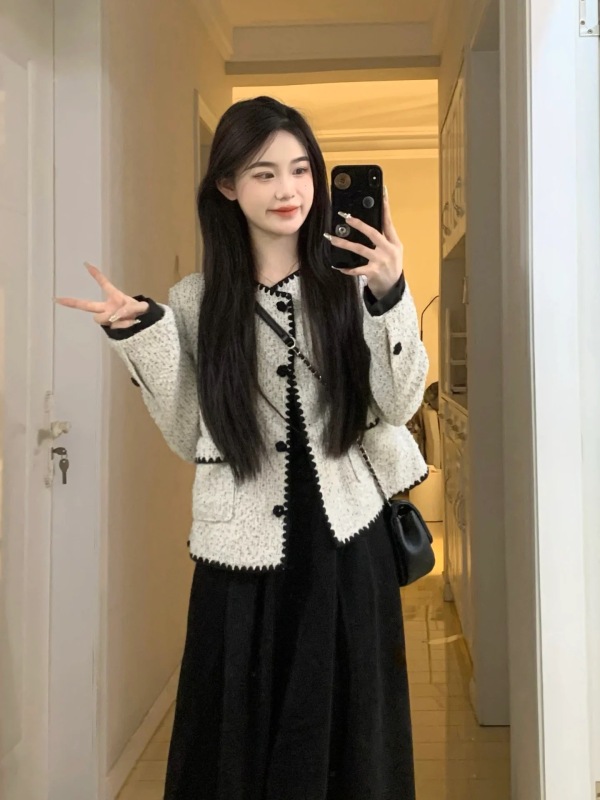 French style small fragrance jacket for women in autumn and winter, retro temperament, short, high-end, loose, chic and unique long-sleeved top