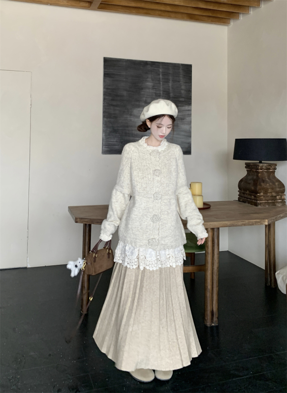 Autumn and winter lazy style floral sweater + lace bottoming shirt + pleated skirt