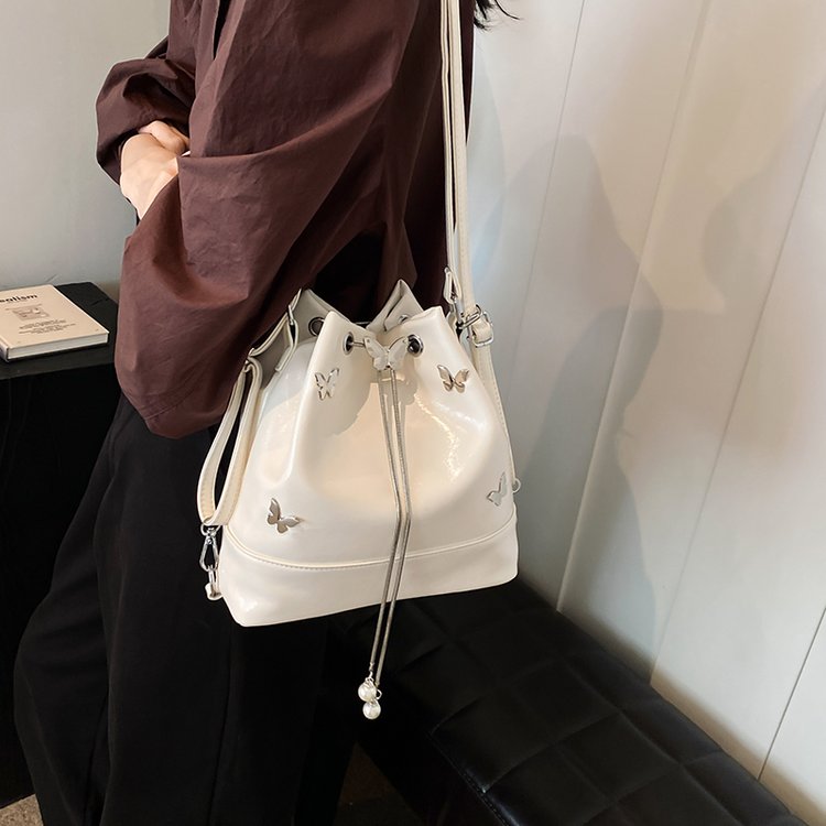 Retro niche design backpack bucket bag 2024 new autumn super hot versatile fashion butterfly shoulder crossbody bag