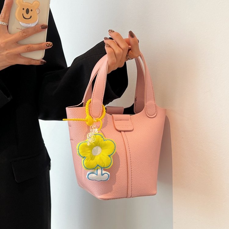 High-end small bag for women, new fashion, versatile and hot style, vegetable basket, portable bucket bag, textured crossbody bag