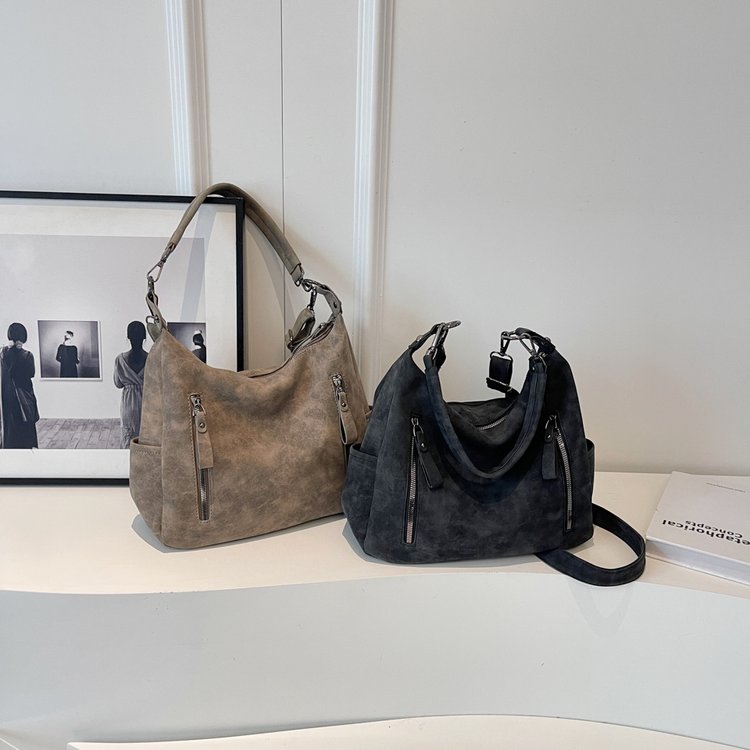 Large-capacity bag for women 2024 autumn and winter new crossbody bag frosted texture niche shoulder bag commuter tote bag for women