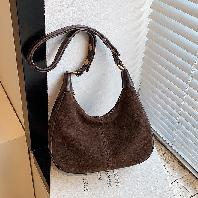 Cross-border frosted design women's autumn and winter 2024 popular trend stitching single shoulder armpit bag high-end western style dumpling bag
