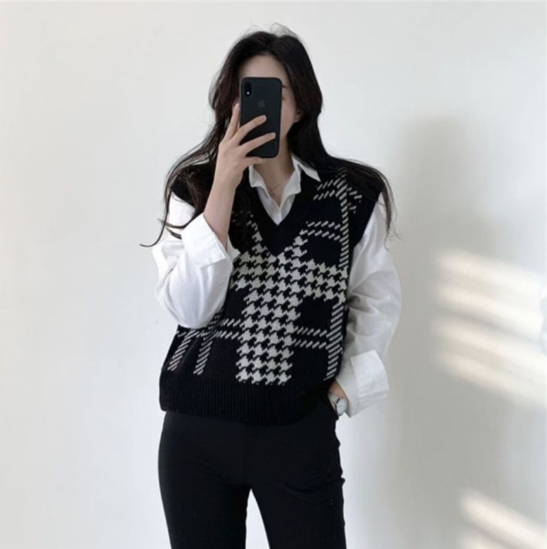 Korean chic autumn new style ghost horse girl V-neck pullover top straight slim sleeveless vest for women