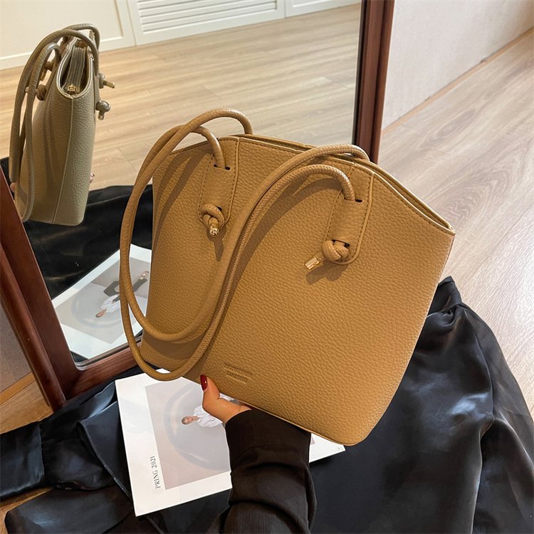 Retro Fashion Commuting Large Capacity Bag Women's New Autumn and Winter Korean Style Casual Tote Bag Niche Shoulder Bag