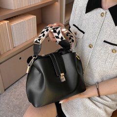 Wholesale new women's bag street trend large capacity Korean version solid color bucket bag PU stitching women's shoulder bag