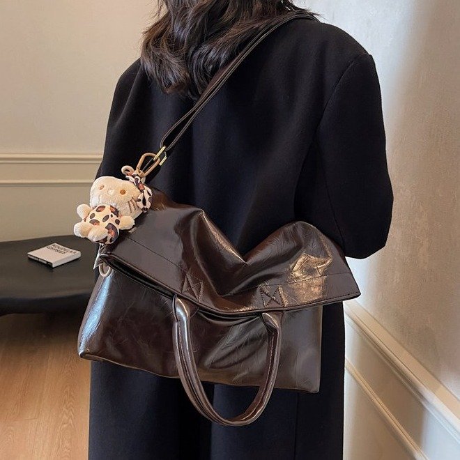 2024 autumn and winter Korean style simple new fashion large-capacity tote bag women's shoulder bag niche versatile texture women's bag
