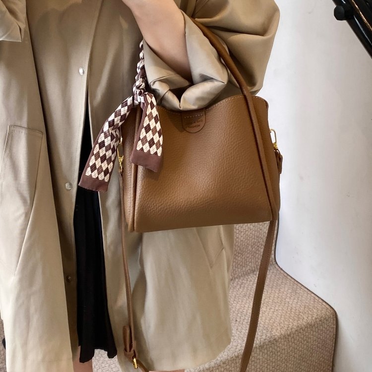 Handbags for Women 2024 New Spring and Summer Niche Bucket Bags Commuting Versatile Shoulder Crossbody Bags Popular Women's Bags