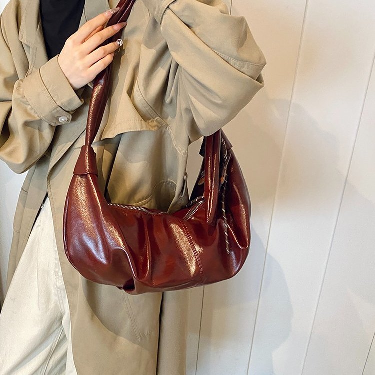 2024 Korean ins lazy style casual versatile shoulder bag large capacity retro soft leather pleated dumpling bag for women