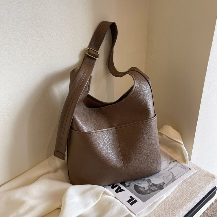 Retro large-capacity bucket bag, new autumn and winter fashion shoulder armpit bag, casual and versatile crossbody bag