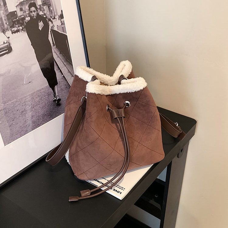 Autumn and winter lamb wool drawstring shoulder bucket bag women's large capacity versatile handbag fashion suede crossbody bag