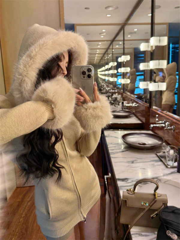 Rich daughter's fur collar hooded knitted cardigan women's autumn and winter slim slim zipper sweater skirt jacket