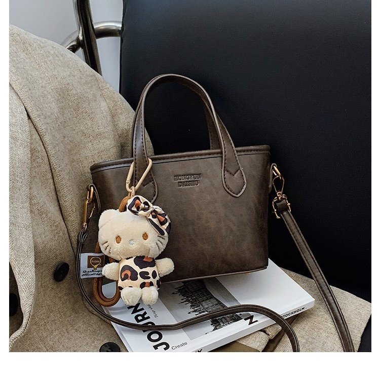 Cross-border 2024 autumn new bag women's fashion simple shoulder bag portable commuting crossbody bag texture bucket bag
