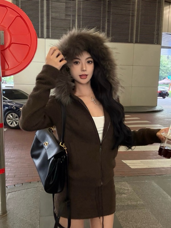 Gentle woolen suit, fur collar, hooded sweater, cardigan, knitted hip-covering skirt, short skirt, two-piece set