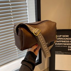 This year's popular bags for women are large-capacity new fashion broadband messenger bags niche internet celebrity pillow bags