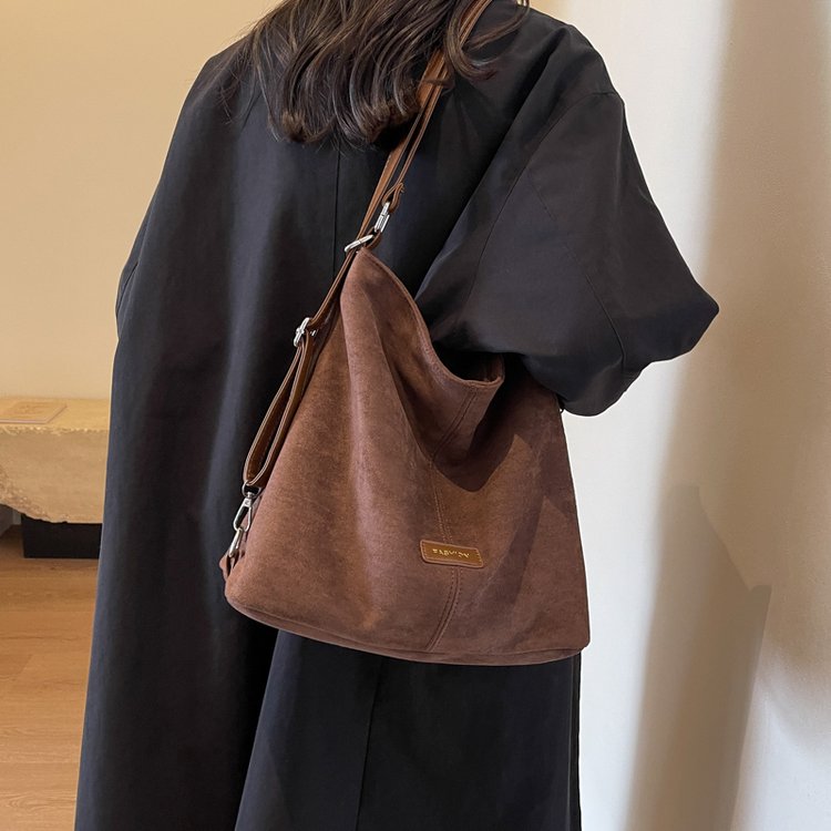 French retro large-capacity commuter tote bag for women new autumn and winter fashion backpack casual shoulder bag