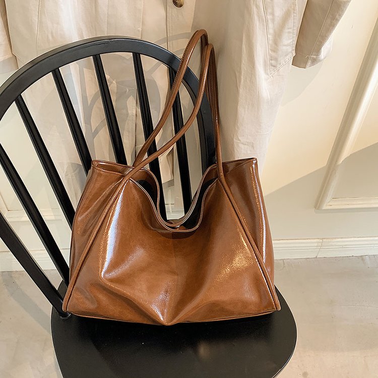 This year's popular retro commuter bag 2024 new autumn versatile large-capacity shoulder bag student class tote women's bag