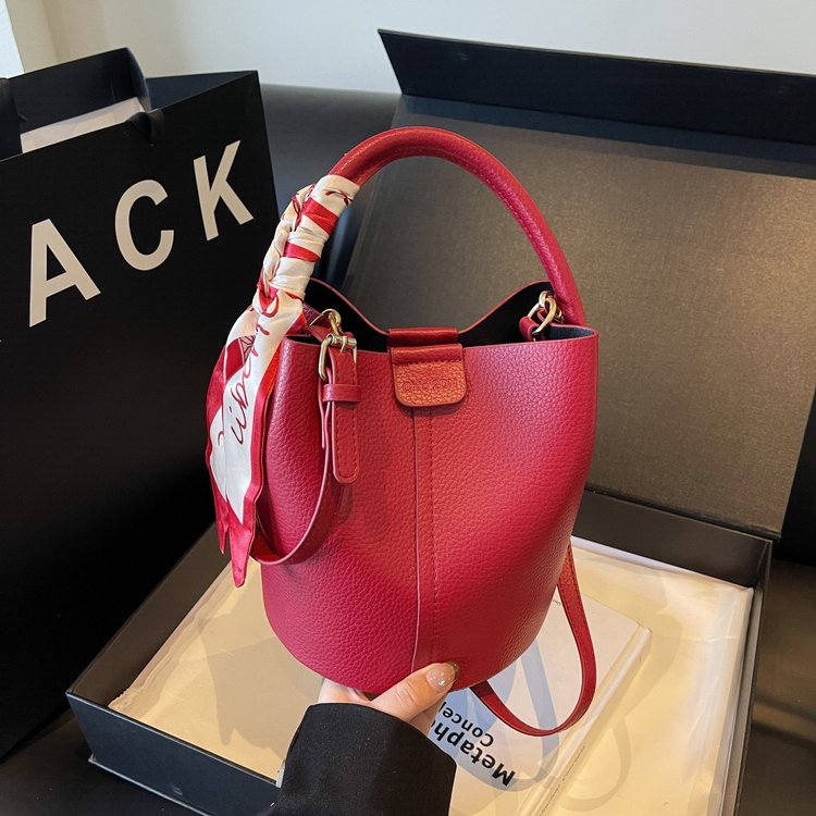 High-end texture large-capacity commuter bag new solid color vegetable basket bucket bag trendy fashion portable cross-body bag