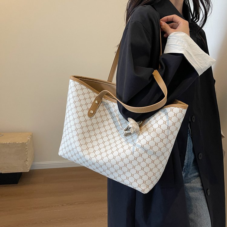 High-end, stylish and versatile handbags for women, 2024 new trendy Internet celebrity popular shoulder bags, large-capacity tote bags