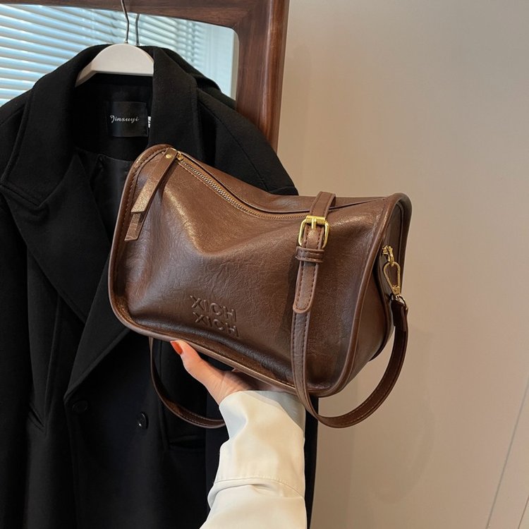 Fashionable and versatile small bag for women, new Korean version, winter commuting casual small square bag, textured shoulder bag