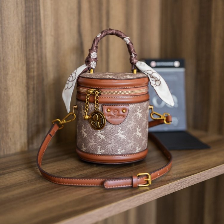 2024 Spring New Bucket Bag Manufacturer Straight Hair Crossbody Shoulder Bag Premium Niche Style