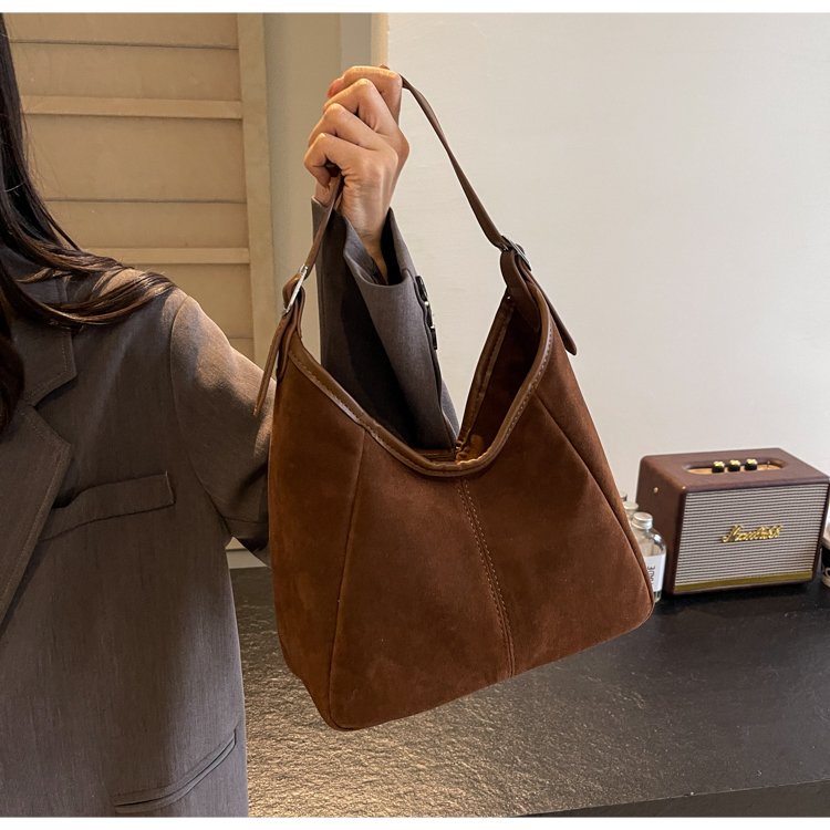 2024 Autumn and Winter Retro Bags Women's Maillard Style Suede Suede Tote Bag Large Capacity Commuting Casual Shoulder Bag