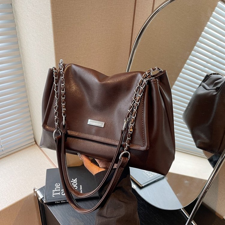 Simple temperament, fashionable and versatile shoulder bag for women 2024 new large capacity tote bag, casual retro small square bag